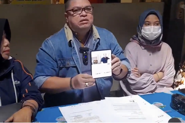 Anak Razman Nasution yang disebut lebih cantik dari Denise Chariesta malu ayahnya kepergok ngamar dengan artis cantik ini.