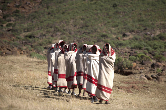 Ritual Ulwaluko, inisiasi kedewasaan pria suku Xhosa, Afrika Selatan yang memakan korban.