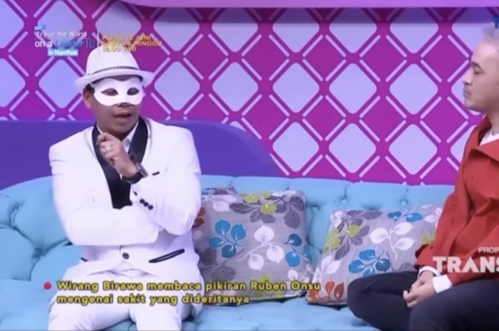 Kondisi kesehatan Ruben Onsu diungkap Wirang Birawa. Sang paranormal memanjatkan doa lewat foto suami Sarwendah.