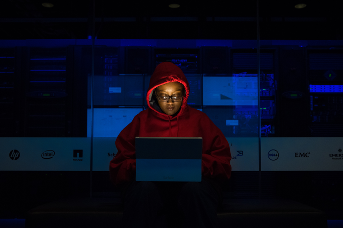 Ilustrasi penggunaan browser untuk menjelajah deep web