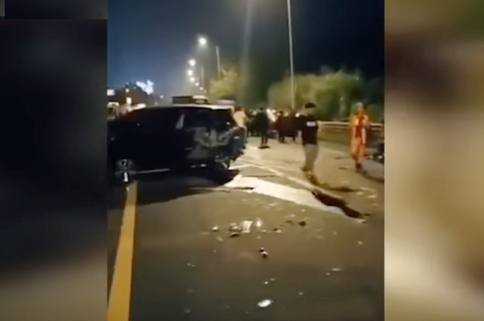 Suasana kacau pasca tabrakan di KM 92 Cipularang (26/6/2022)