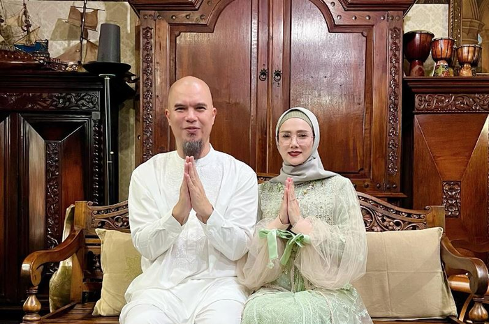 Bukti Mulan Jameela adalah istri idaman.