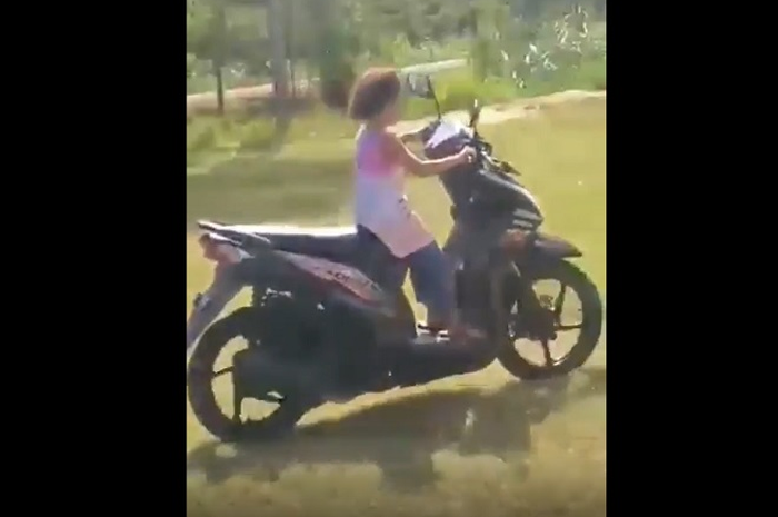 Orang tua lepas anaknya yang masih di bawah umur naik Honda BeAT sendirian