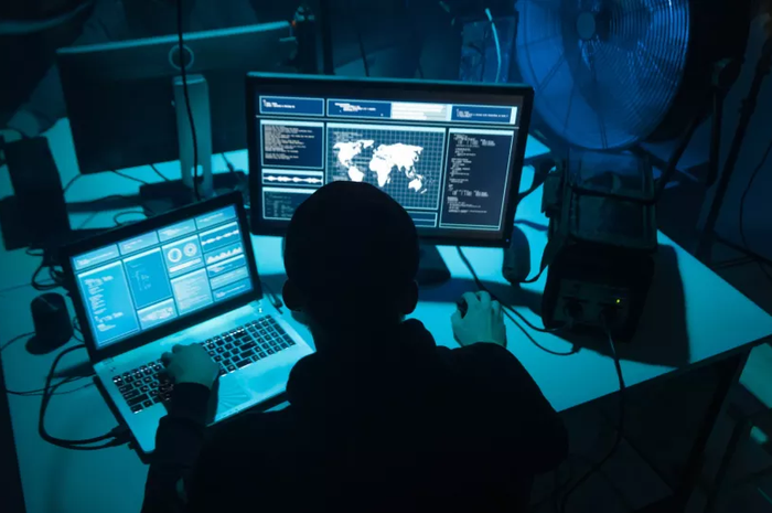 Ilustrasi melakukan pembelian data pribadi di deep web dan dark web