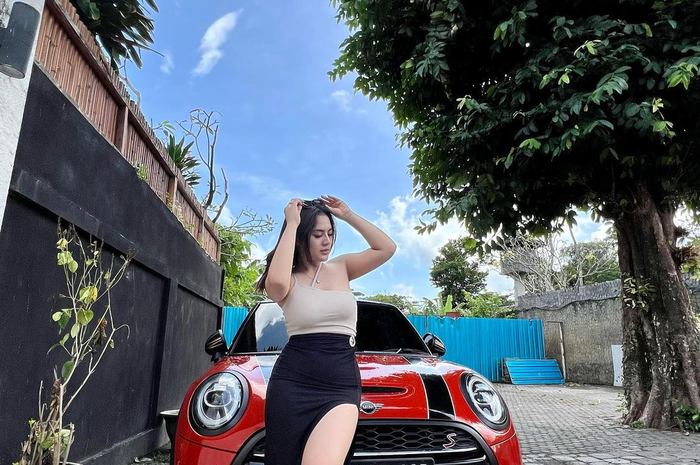 Razman Nasution dibikin kicep dengan kata-kata Iqlima Kim ini. Foto mantan aspri Hotman Paris liburan di Bali jadi penyebabnya.