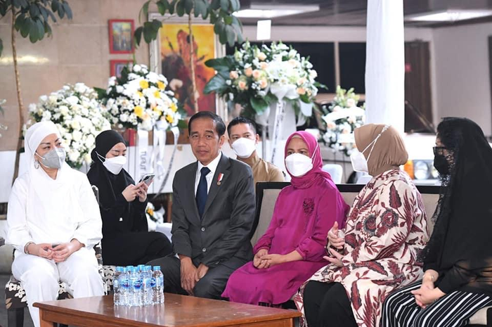Tjahjo Kumolo beri jawaban begini saat anaknya dilepeh Garuda Indonesia. Pantas Presiden Jokowi sampai bolak-balik jenguk MenPAN RB.