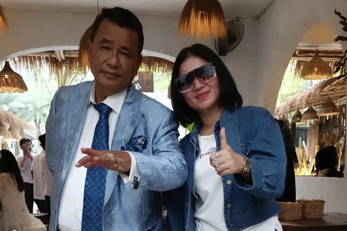 Tiara Marleen ingin mengadukan masalah pada ibunya malah berujung begini. Foto dia bareng Hotman Paris banjir cibiran. 