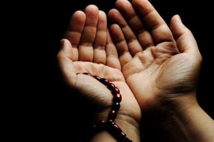 Ilustrasi - Bacaan Doa Setelah Membaca Surat Yasin, Lengkap Dengan Terjemahan dan Keutamaannya. Pada malam Jumat, umat Islam dianjurkan membaca Surat Yasin.
