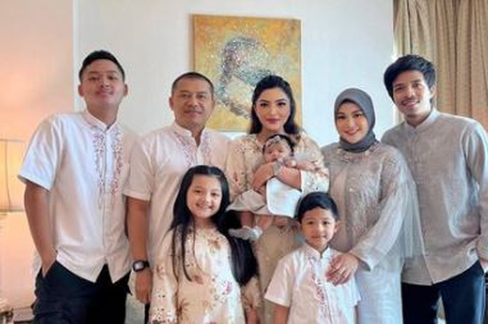 Ameena duduki tahta di keluarga, Ashanty sampai minta maaf pada Aurel Hermansyah karena kurang perhatian?