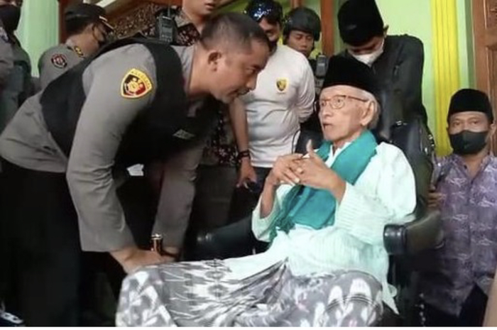 Begini alasan kiai Jombang menolak mentah-mentah anaknya ditangkap polisi. Foto mantan personel Slank ikut digeruduk.