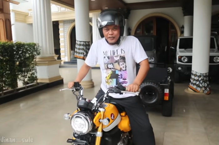 Aksi Sule Diatas Honda Monkey 125
