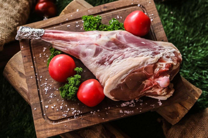 Daging kambing.