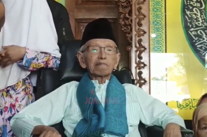 Ayah Bechi yang juga pemilik Ponpes Shiddiqiyyah Jombang ditemui Kapolres Jombang dalam kondisi begini saat anak mau ditangkap.