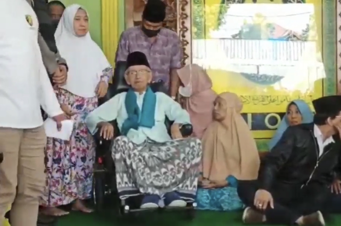 Alasan kiai Jombang pemilik Ponpes Shiddiqiyyah menolak merayakan kemerdekaan Republik Indonesia terungkap.