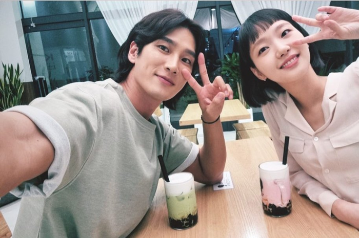 Yumi dan Woong di drama Yumi's cell