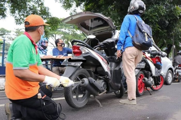 Gawat, motor dan mobil yang belum uji emisi bakal dikenakan denda pajak