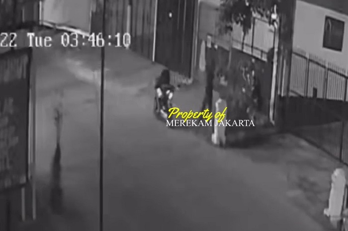 Viral video pemotor lakukan pembacokan ke warga di Tanjung Priok, Jakarta Utara, Selasa (12/7/2022).