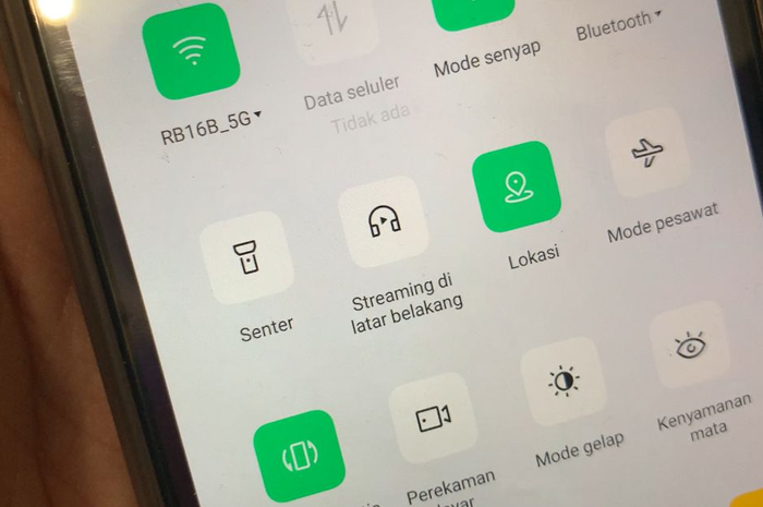 Ikon Streaming di Latar OPPO A96