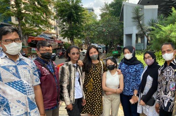 Pemprov DKI Jakarta menggandeng Jeje Slebew dan Bonge jadi duta kebersihan di kawasan Dukuh Atas, Jakarta Pusat. 