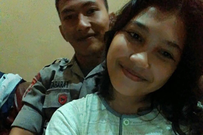 Kekasih Brigadir Yosua Vera Simanjuntak ternyata punya profesi mulia. Dia bak malaikat bagi warga desa. Foto mesranya tersebar luas.