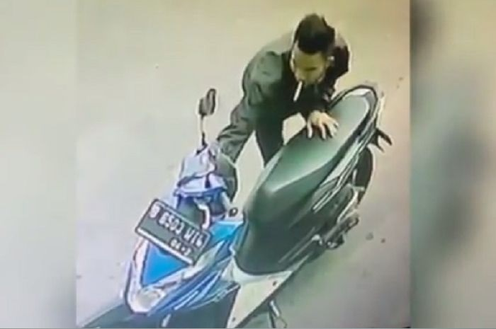 Ilustrasi maling motor. Pura-pura jadi tukang parkir, ternyata aslinya maling motor di Purbalingga. Awas modus baru.