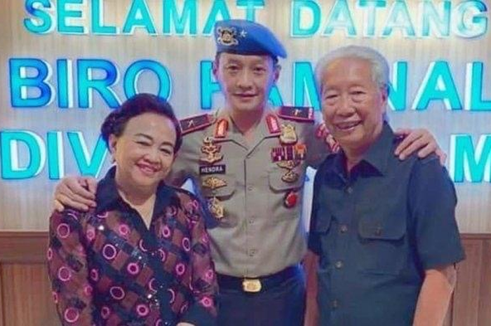 Foto Karo Paminal Divpropam Polri Brigjen Hendra Kurniawan ramai dibahas gegara diterpa gosip usai kenaikan pangkat. 