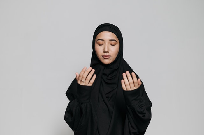 Ilustrasi orang berdoa