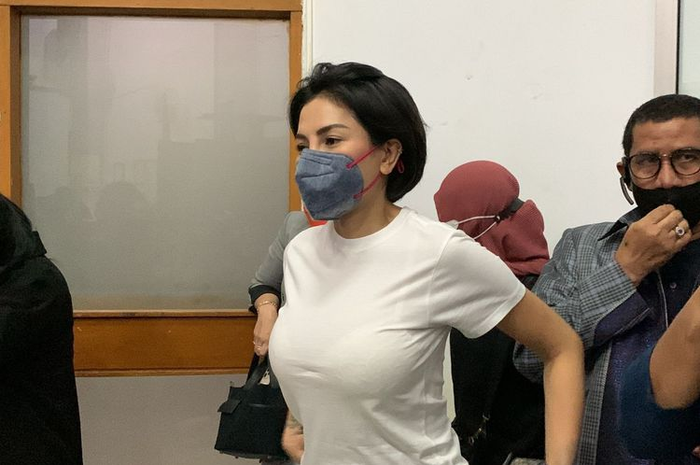 Nikita Mirzani ditangkap polisi.