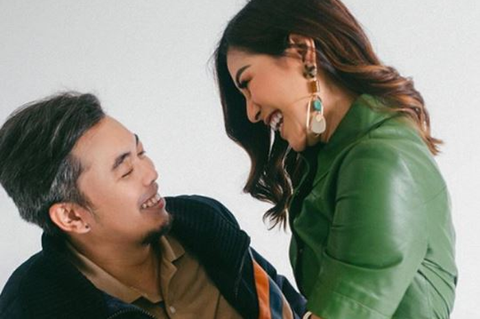 Nisya Ahmad dan sang suami, Andika Rosadi
