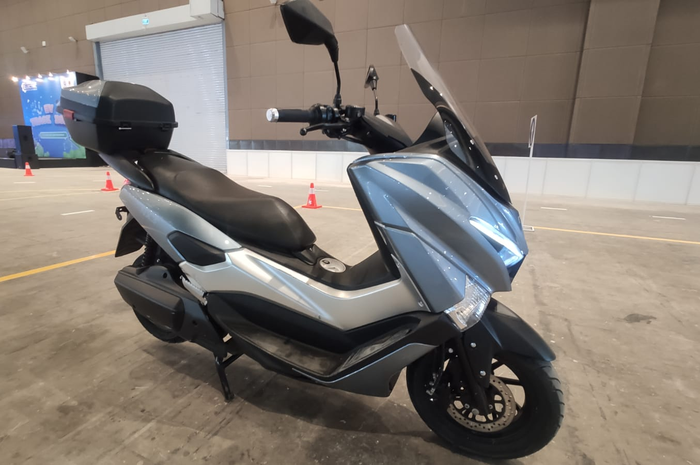 Foto ilustrasi. Harga motor listrik Rakata NX3, tampilan mirip Yamaha NMAX.