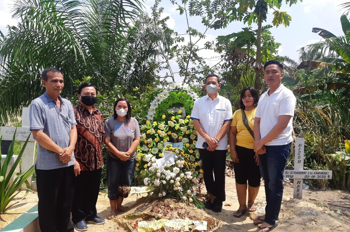 Keluarga Brigadir Yosua beri peringatan keras ke pihak ini jelang autopsi ulang. Foto kondisi makam yang dijaga ketat 24 jam jadi sorotan.