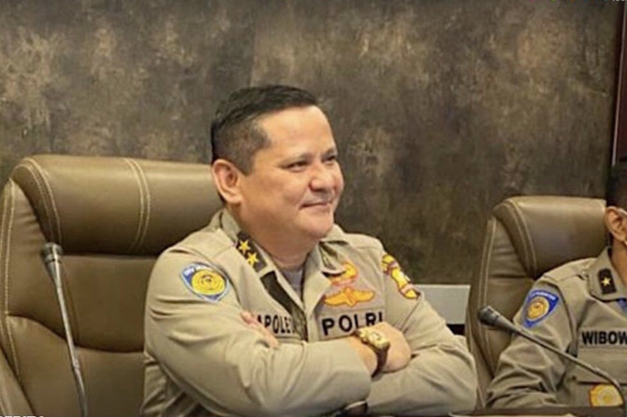 Irjen Napoleon Bonaparte mantan Kadiv Hubinter Polri menyentil nomor pemilik senpi anggota polisi. Status Bharada E belum jadi tersangka.