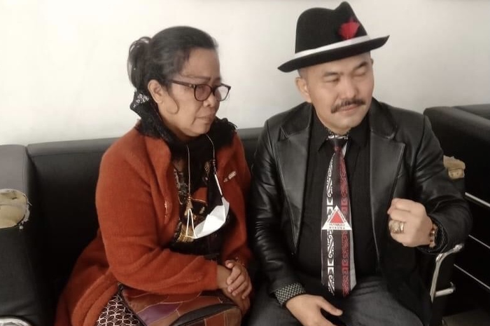 Begini ucapan Kamaruddin Simanjuntak yang bikin Ahok murka. Suami Puput Nastiti ancam polisikan pengacara keluarga Brigadir J. 