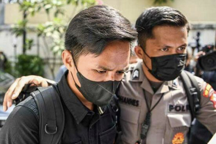 Penasihat Kapolri Hermawan Sulistyo menyentil oknum yang sengaja bohong soal baku tembak brigadir J. Foto terkini Bharada E disorot.