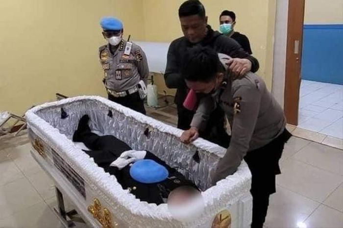 Para ajudan Irjen Ferdy Sambo kompak bilang Brigadir J sempat lakukan ini dari Magelang. Pantas kekasih almarhum tidak punya rasa curiga. 