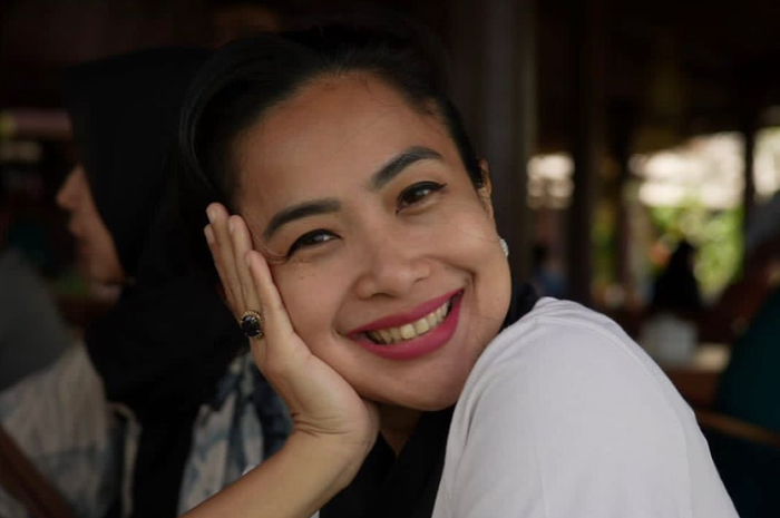 Feni Rose akui sudah resmi bercerai sejak 2019. 