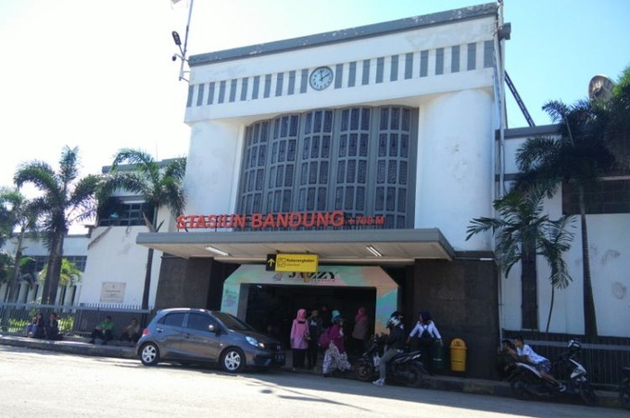 Sejarah stasiun kereta api Bandung.
