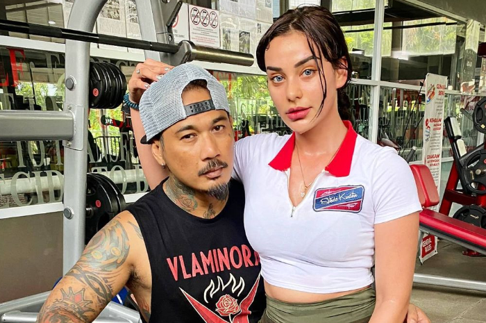 Nora Alexandra kecewa pada Jerinx yang tak kunjung melakukan program bayi tabung. 