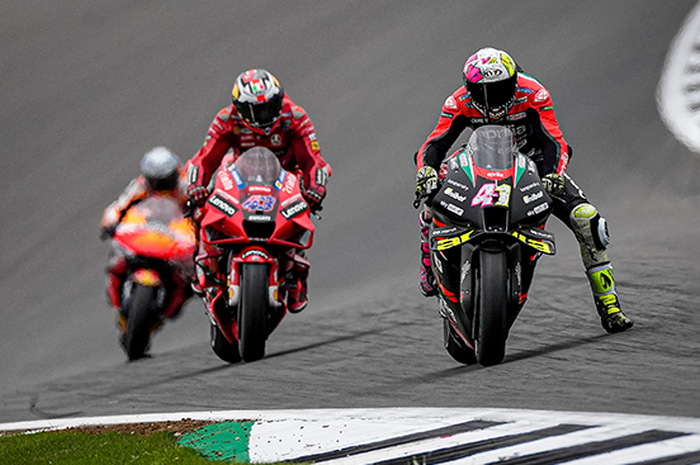 Kalau sampai Aleix Espargaro (nomor 41) jadi juara MotoGP Inggris 2022, sah tiap tahun juaranya wajah baru