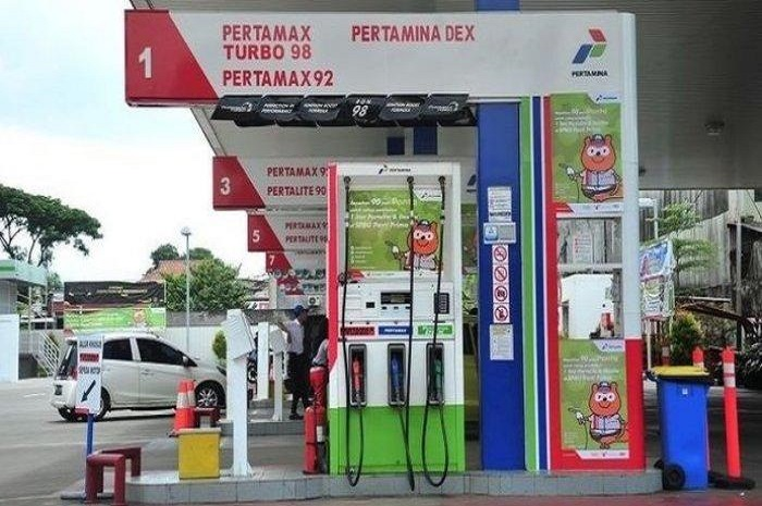Foto ilustrasi SPBU Pertamina. Harga bensin Pertamax Turbo naik mulai hari ini, jadi lebih murah dari Shell V-Power Nitro+?