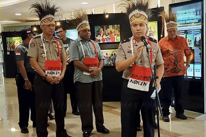 Jenderal teman seangkatan Kapolri ini ikut memeriksa Ferdy Sambo di Bareskrim. Dia dikenal selalu tunaikan salat tepat waktu. 