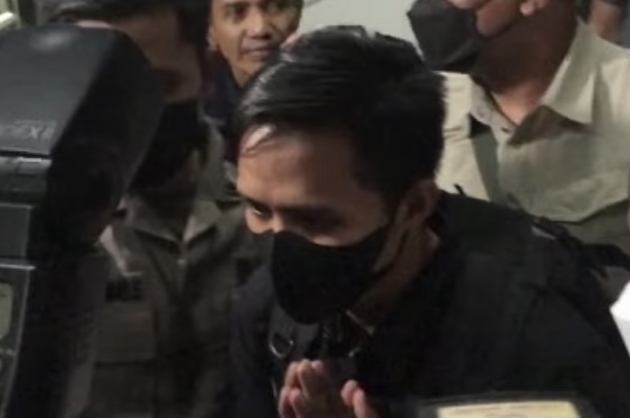 Bharada E yang ditahan di Rutan Bareskrim akhirnya mau bicara dari hati ke hati demi lakukan ini. Irjen Ferdy Sambo belum jadi tersangka.