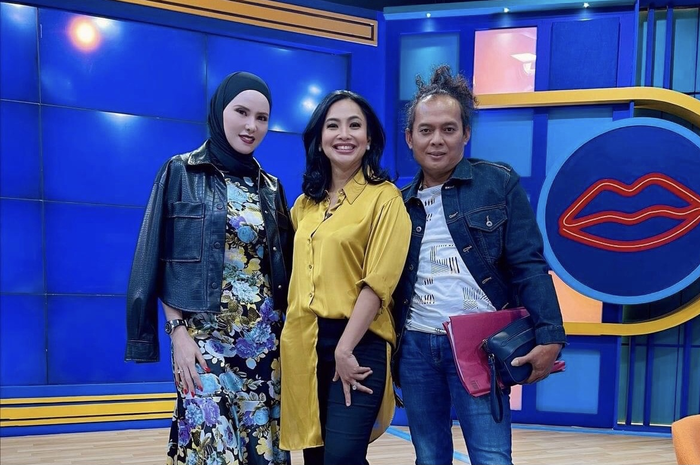 Deolipa Yumara yang berani. membongkar dalang kasus pembunuhan Brigadir J ternyata teman duet mantan istri Vicky Prasetyo. Foto terkininya muncul.