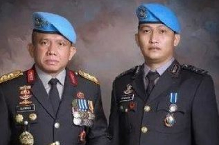 Irjen Ferdy Sambo (kiri) ditetapkan sebagai tersangak dalam kasus kematian Brigadir J (kanan)