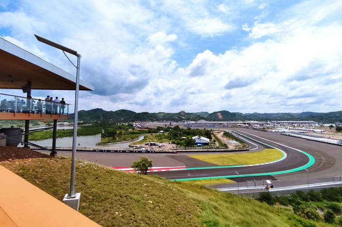 Jelang WSBK Indonesia 2022, intip mewahnya fasilitas tribun Bukit 360 di Sirkuit Mandalika.