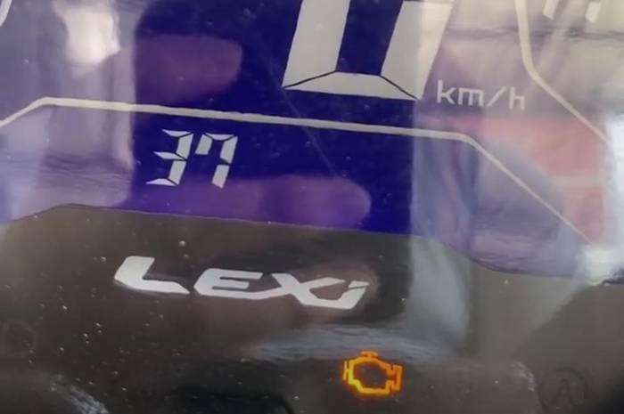 Ilustrasi kode error 37 di Yamaha Lexi. Motor matic Yamaha muncul kode 37, ternyata ini penyebabnya.