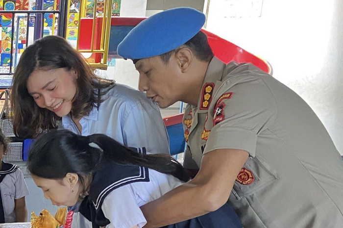 Begini curhat pilu anak buah Ferdy Sambo yang iikut dikurung tim khusus Polri. Foto istri Brigjen Hendra Kurniawan samb=pai ikut tersebar.