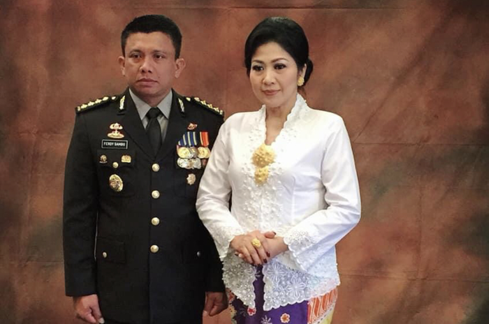 Irjen Ferdy Sambo disebut jalani kebiasaan ganjil saat tugas di Brebes di tengah isu suami penyuka sesama jenis bergerak makin liar. 