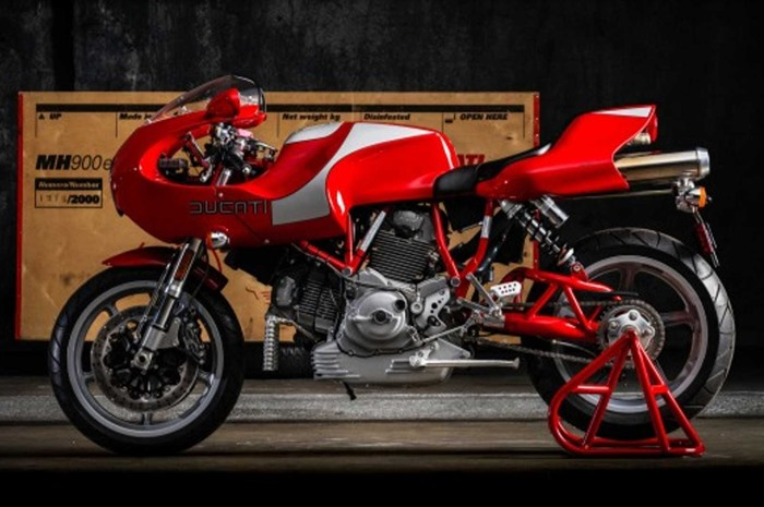 Motor langka Ducati MH900e tersimpan dalam kardus selama 20 tahun, akhirnya terjual dengan harga fantastis.