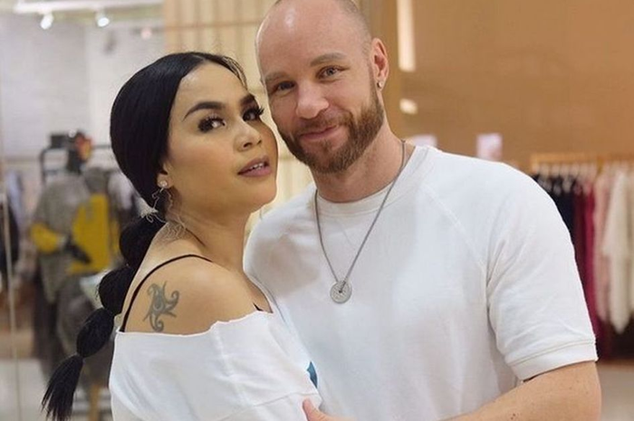 Melaney Ricardo dan Tyson Lynch